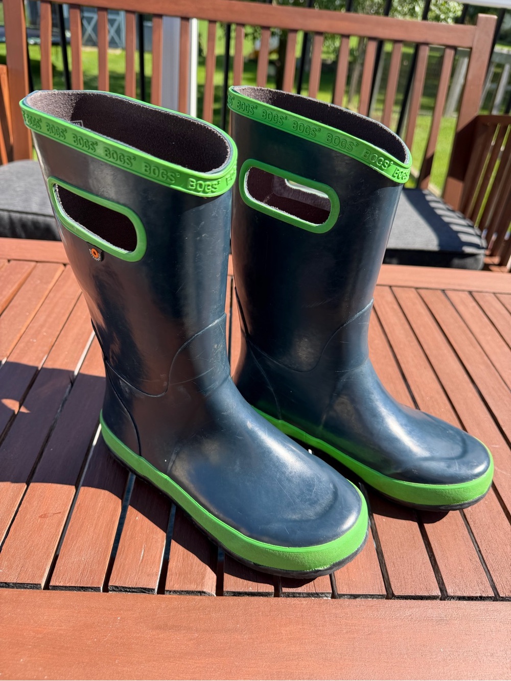 Bogs Kids Size 4 Navy & Green Rain Boots